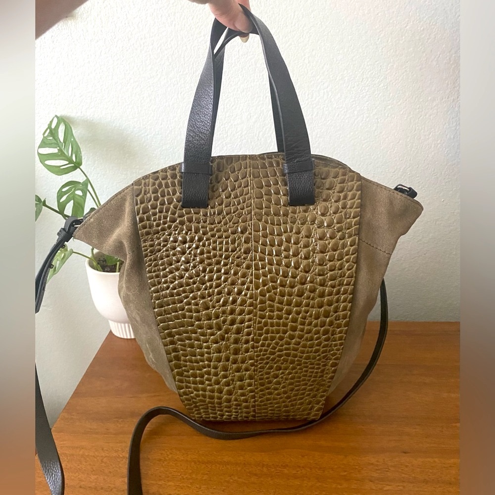 ♦️SOLD♦️ Vince Camuto Croc Embossed Suede Mavis Tote Olive Green Crossbody Bag - Picture 3 of 13